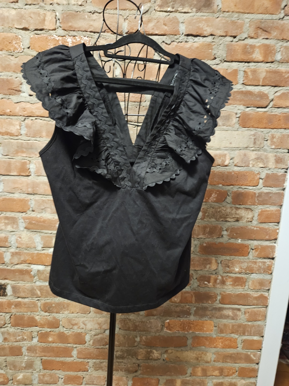 Marc New York Black Ruffled V-Neck Sleeveless Camisole